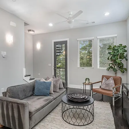 Holiday home Cypress - Private Rooftop Patio - Mins To Broadway *