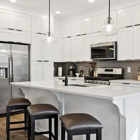 New Nash Modern Luxurious Space W Rooftop Views *