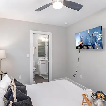 Cypress - Private Rooftop Patio - Mins To Broadway Holiday home *