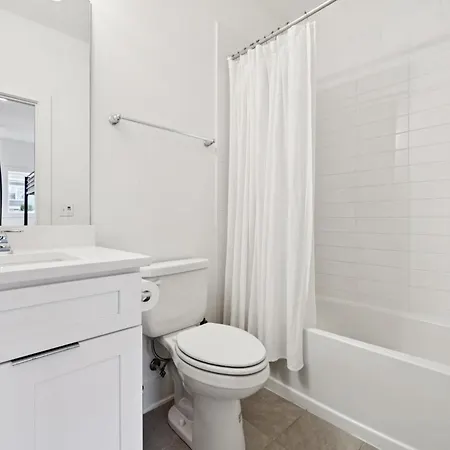 New Nash Modern Luxurious Space W Rooftop Views Holiday home Nashville