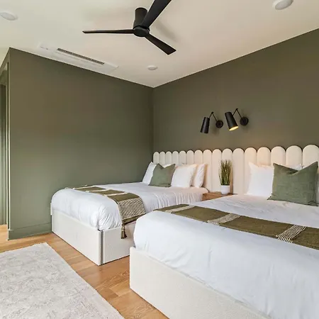 The Elmwood - Brand New Rooftop Lounge W Firepit Holiday home *