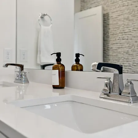 New Nash Modern Luxurious Space W Rooftop Views