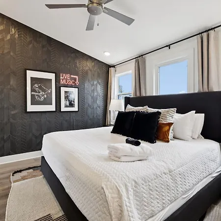New Nash Modern Luxurious Space W Rooftop Views * Nashville