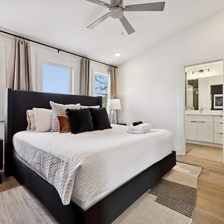 Holiday home New Nash Modern Luxurious Space W Rooftop Views *