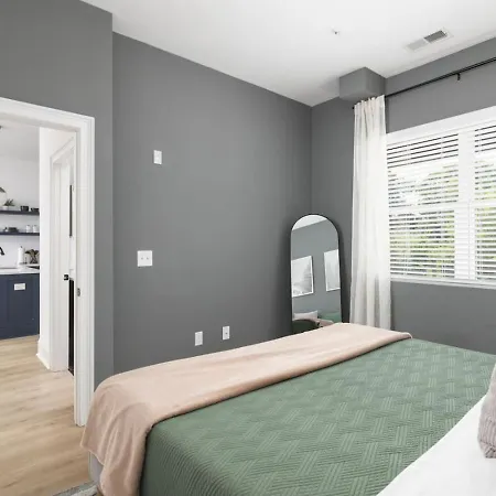 Sleeps 16 Two Side By Side Only 3 Miles Broadway Holiday home *