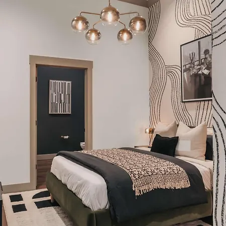 Starr Piano - Roxie And Carraway - 8 Bedrooms Holiday home *