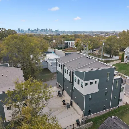 Holiday home New Nash Modern Luxurious Space W Rooftop Views *