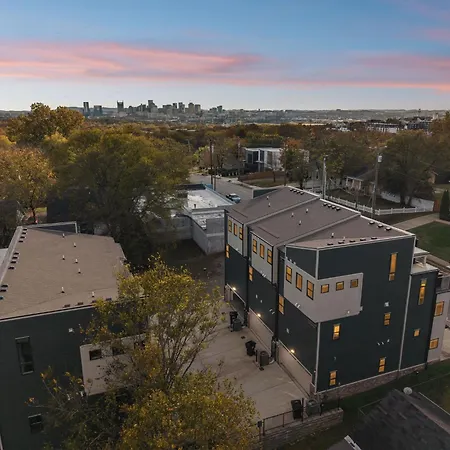 New Nash Modern Luxurious Space W Rooftop Views * Nashville