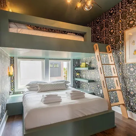 8br Rooftops With Hot Tub Fire Pit Skyline Views Holiday home Nashville