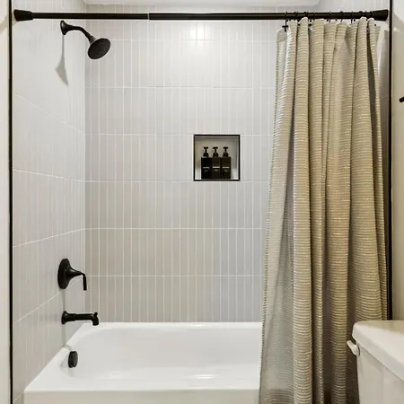 New Stylish Nash Townhouse W Hot Tub & Rooftop Apartment Nashville