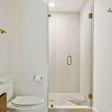 New Stylish Nash Townhouse W Hot Tub & Rooftop Nashville