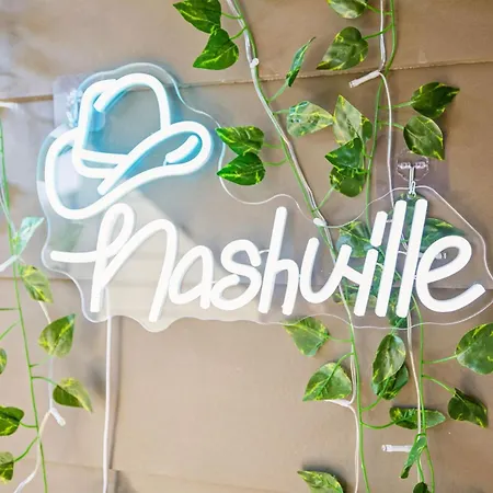 New Stylish Nash Townhouse W Hot Tub & Rooftop Apartment *