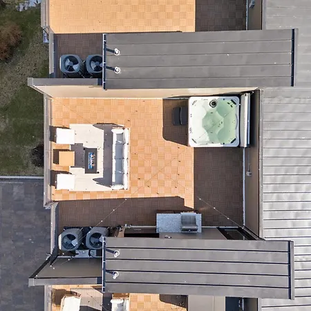 Getaway Rooftop Views & Modern Comfort