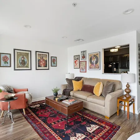 Apartment Downtown Riverfront Unit 820 *