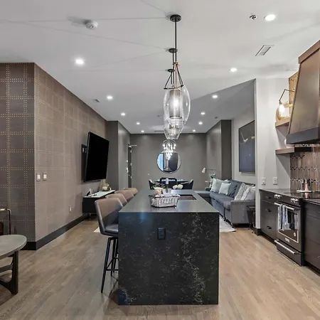 French's Luxury - Steps From Broadway