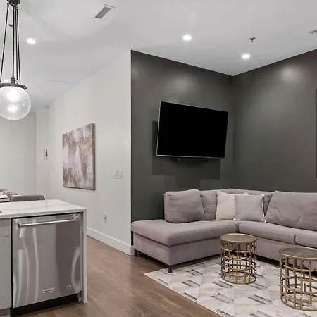 French's Luxury - Steps From Broadway Holiday home