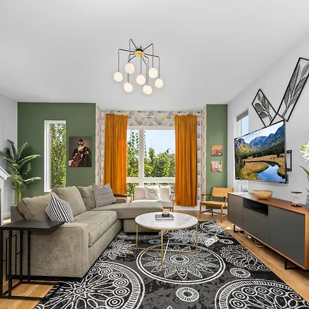 Stylish 4br - Rooftop Deck Near Downtown