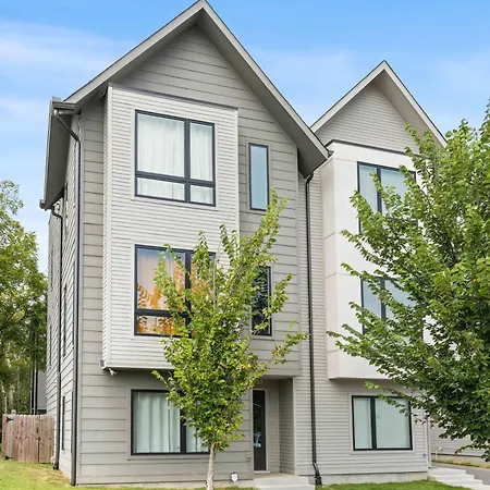 Holiday home Stylish 4br - Rooftop Deck Near Downtown Nashville