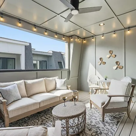 Showboat Vibes Murals Karaoke Stage Free Parking Holiday home *
