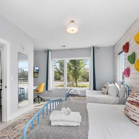 Holiday home Stylish 4br - Rooftop Deck Near Downtown Nashville