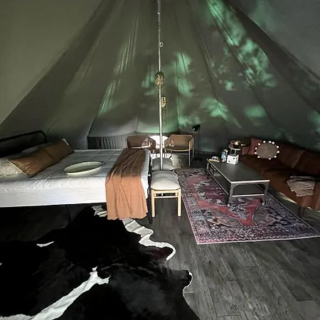 Spacious Equipped Bell Tent With Deck, Fire Pit And Picnic Space In Tennessee *