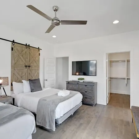 10m To Dt-hottub/pool Tb/karaoke -johnny Cash Hm Holiday home
