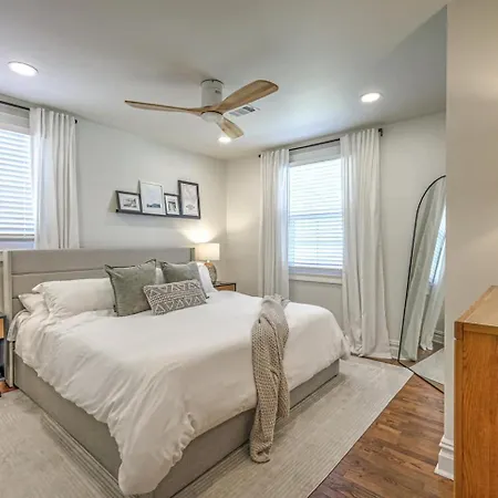 Dream Sylvan Park 4 Bed 3 Bath, Lush Outdoor Area Holiday home Nashville