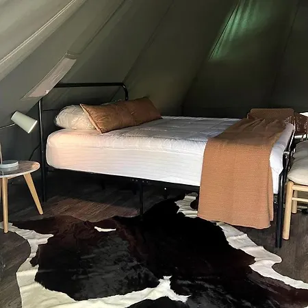 Spacious Equipped Bell Tent With Deck, Fire Pit And Picnic Space In Tennessee Holiday home Nashville