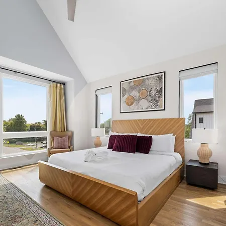 Holiday home Stylish 4br - Rooftop Deck Near Downtown *