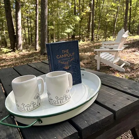 Spacious Equipped Bell Tent With Deck, Fire Pit And Picnic Space In Tennessee * Nashville