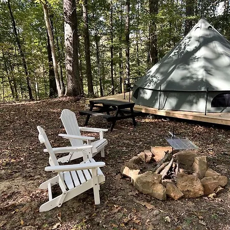 Spacious Equipped Bell Tent With Deck, Fire Pit And Picnic Space In Tennessee Nashville