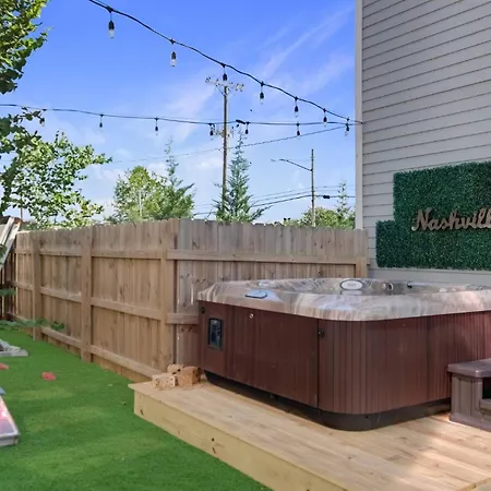 10m To Dt-hottub/pool Tb/karaoke -johnny Cash Hm