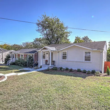 Dream Sylvan Park 4 Bed 3 Bath, Lush Outdoor Area Holiday home