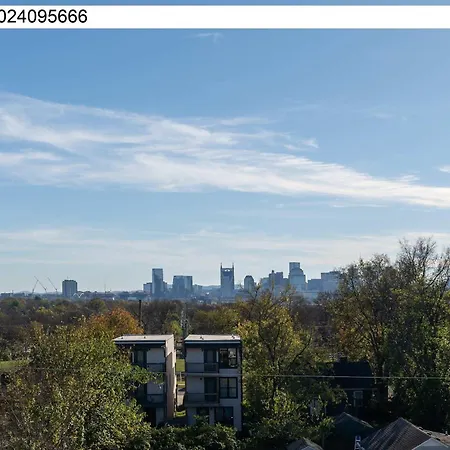 Rooftop Hot Tub & Skyline Views Near Broadway Holiday home Nashville