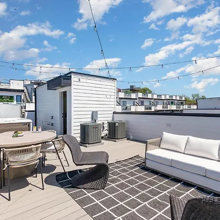 Melody Row-2 Unit Combo W/hot Tub-mins To Broadway Holiday home