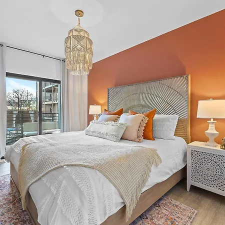 Walk To Broadway- Pool & Cabanas-luxury Apartment