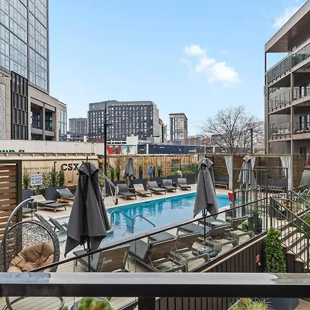 Apartment Walk To Broadway- Pool & Cabanas-luxury *