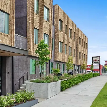 Landing Apartments - The Haysboro