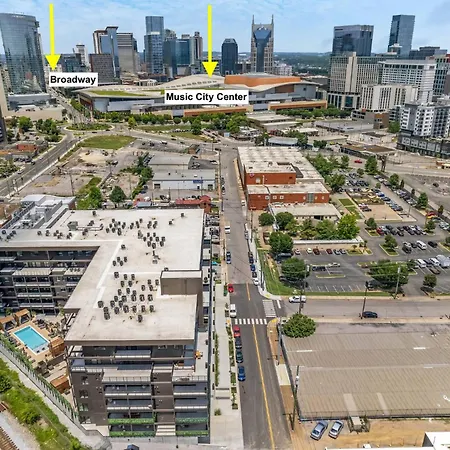 Walk To Broadway- Pool & Cabanas-luxury Apartment