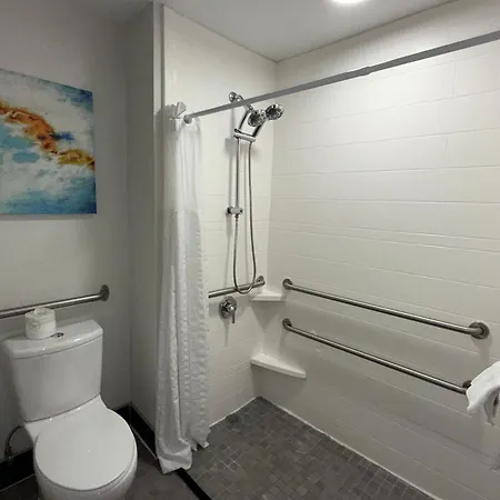 Hotel La Quinta By Wyndham Airport