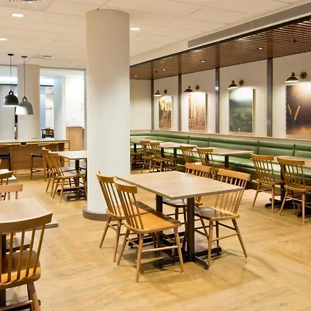 Fairfield & By Marriott Airport Hotel Nashville