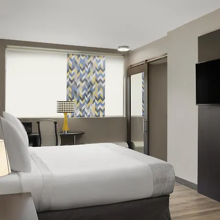 Hotel Glo Western Airport