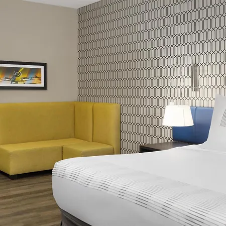 Glo Western Airport Hotel 3*