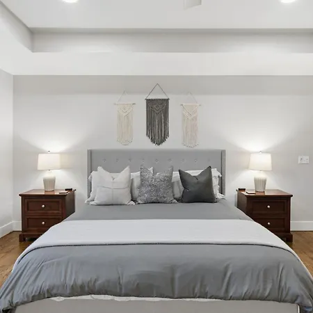 Spacious Modern Ranch 5 Miles To Downtown Holiday home Nashville