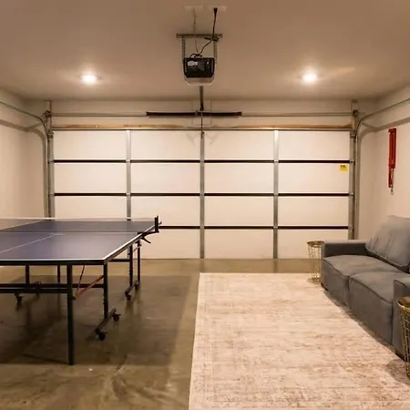 New Lux Townhome 6 Mins To Dt Rooftop Sleeps 12 * Nashville