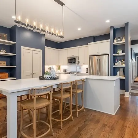 Holiday home Bustling Broadway By Local Nashville