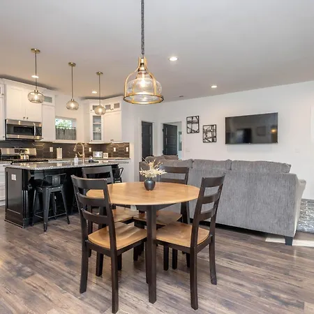 Germantown-Adjacent 4Br Home With Private Deck & Grill Holiday home Nashville