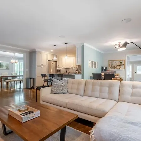 Holiday home The Eloise By Local Nashville