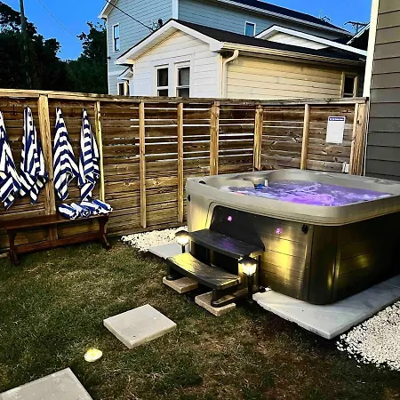 Speakeasy Game Room, Hot Tub, Fire Pit, King Bed - Close To Downtown Holiday home Nashville