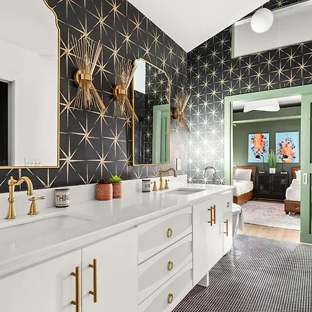 Modern Townhouse Near Vandy And Parthenon Nashville